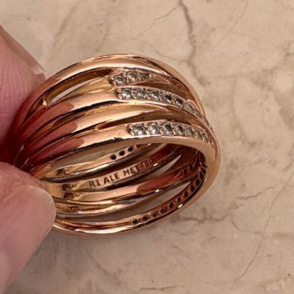 Pandora Sparkling & Polished Lines Ring
14K Rose Gold Plated - Picture 9 of 11